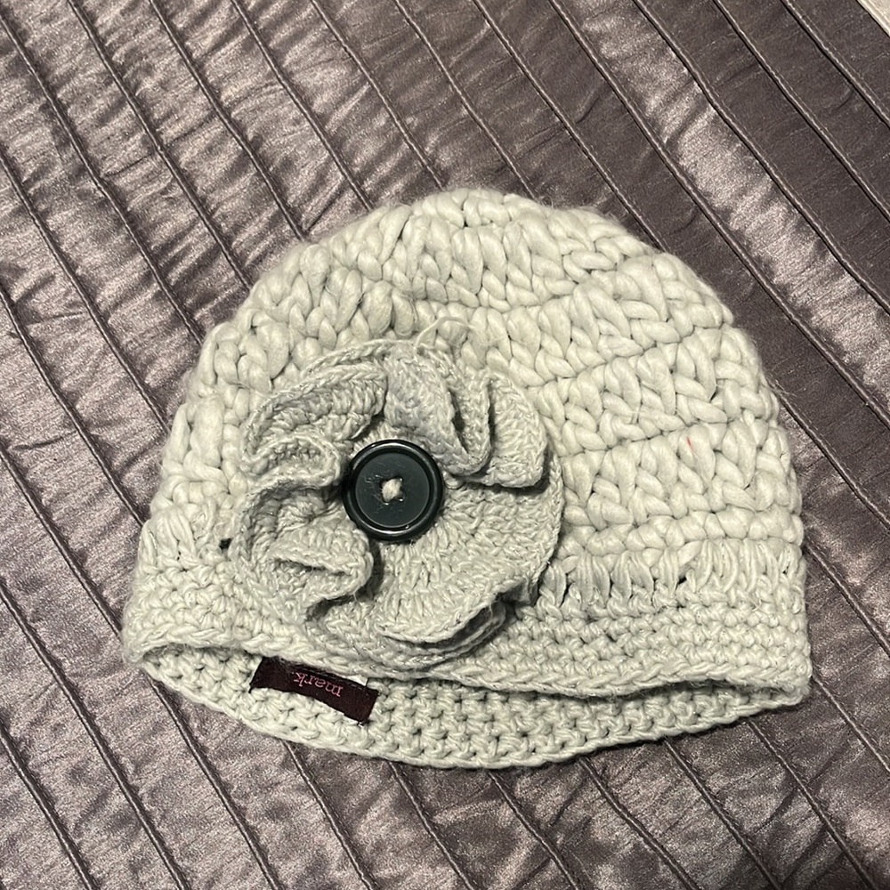 mark. hat and gloves - Picture 2 of 4